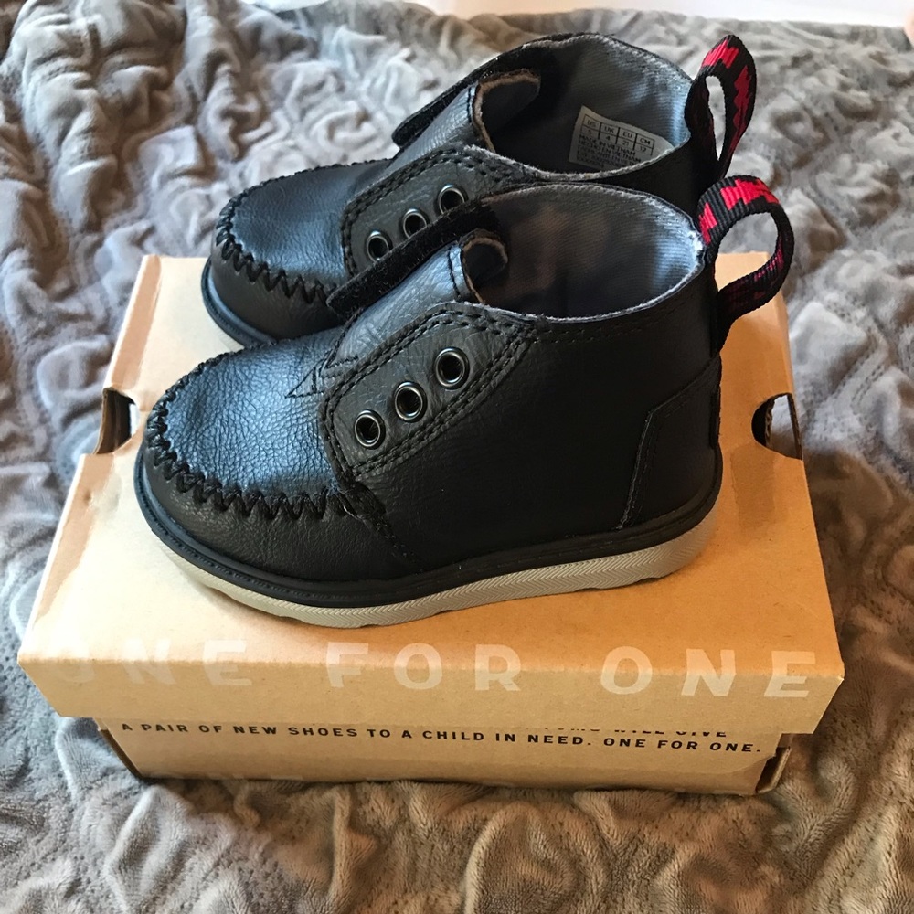 TOMS Chukka boots